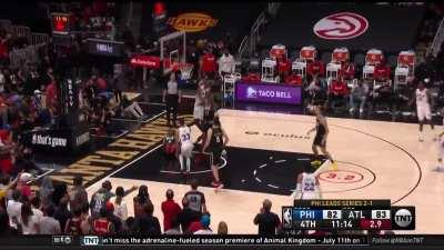 [Highlight] Dwight Howard skies for the lob and is fired up