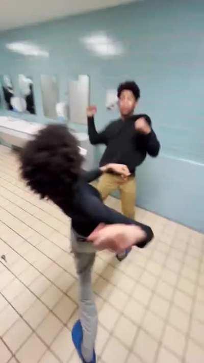 Another fight at my school dude with glasses was pressing the other dude