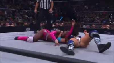 Skye Blue finishes Aminata 💪🏽