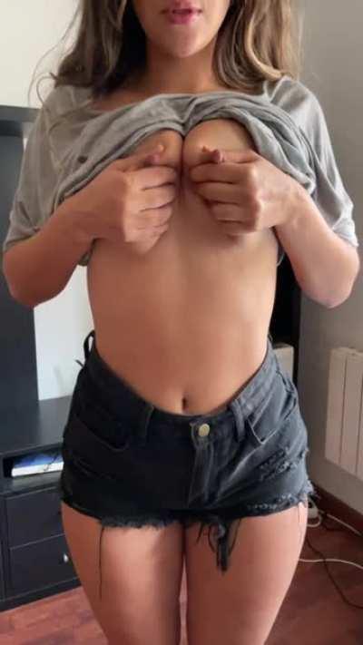 Summer gets me leaky, but I got plenty more milk for the heat 🤍