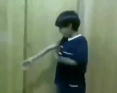 Muleke otario pra caralho mereceu