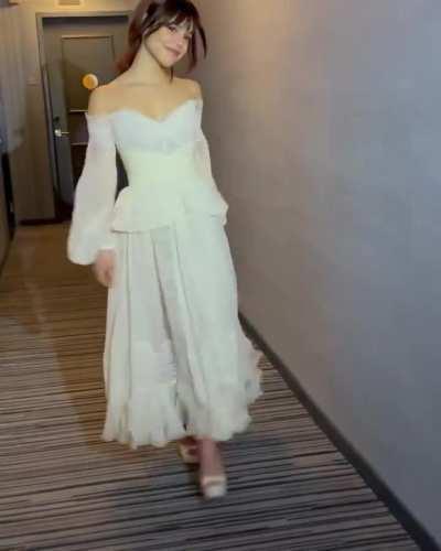 SHE LOOKS TOO GOOD 😍😩