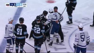 Simon Benoit starts the fight against Michael Kesselring with a superman punch