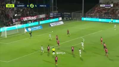 Golazo de Chilena de Messi en el inicio de la liga de Francia