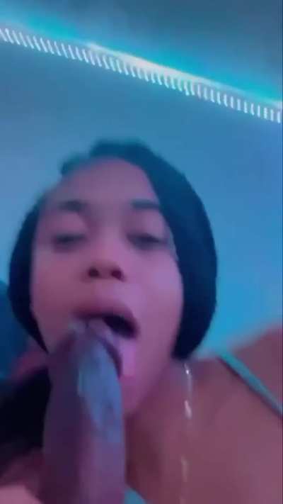 Dessy eating pt3🔥