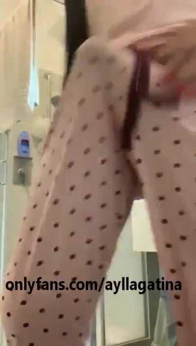 Aylla Gattina woke up horny (gif)