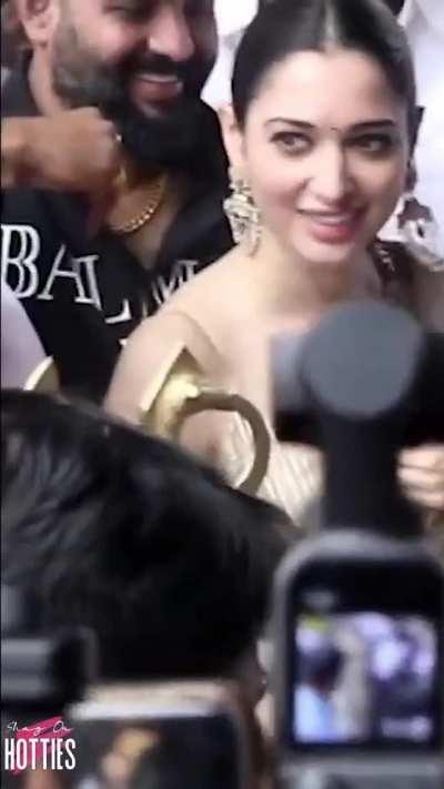 Surrounded by Black Bulls and Milky Beauty Tamanna Bhatia adjusted her pallu to give ample amount of Cleavage on show to all of them. All we can see here is Her Love for BBCs.