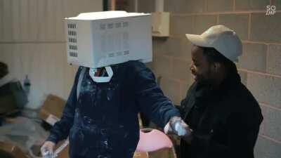 Guy cemented his head inside a microwave for content