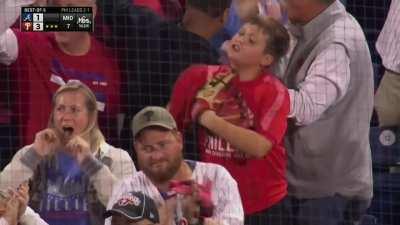 [Highlight] [Highlight] Johan Rojas makes the catch, and the Phillies get out of a bases loaded jam in the seventh.