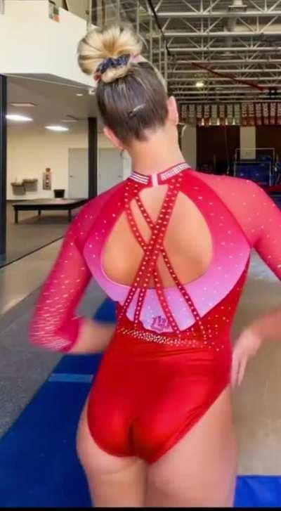 Utah’s Jaylene Gilstrap, whoa 😳 🔥