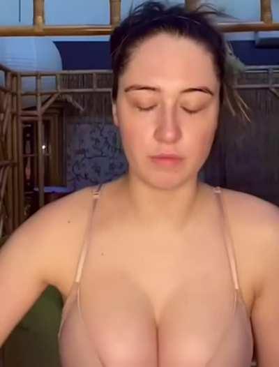 moments from her makeup video