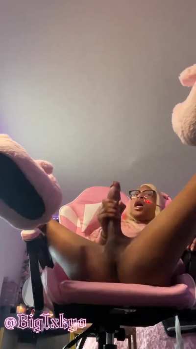 Want to play with that joystick? 