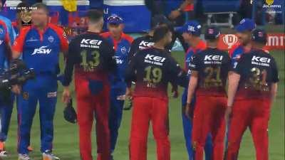 Virat Kohli refuses to shake hands with Sourav Ganguly post RCB's win against DC