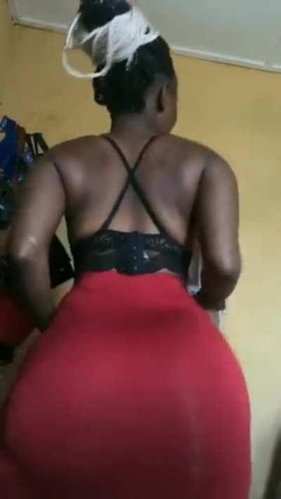 Turn around and enjoy 🍖🍑😵