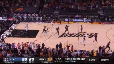 [Highlight] Devin Booker nails another midrange shot! He has scored the Suns' last 16 and 18 in the quarter!