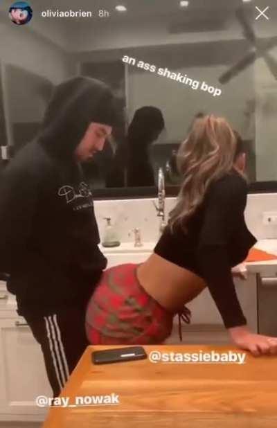 Twerking ass for boy (Olivia O'brien old IG story)