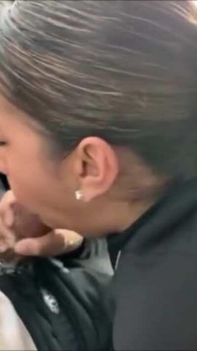 Wet blowjob in car after dating