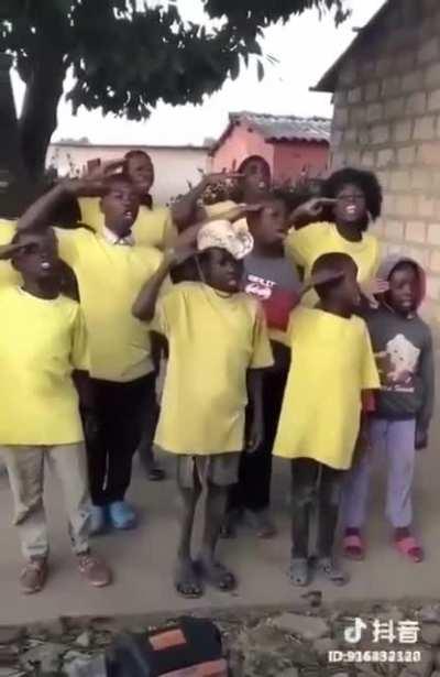 宝贝们快快长大来中国上学，配学伴