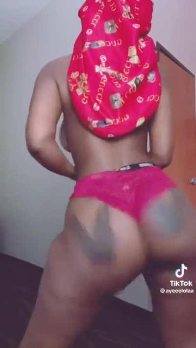 Look at those cheeks🍑