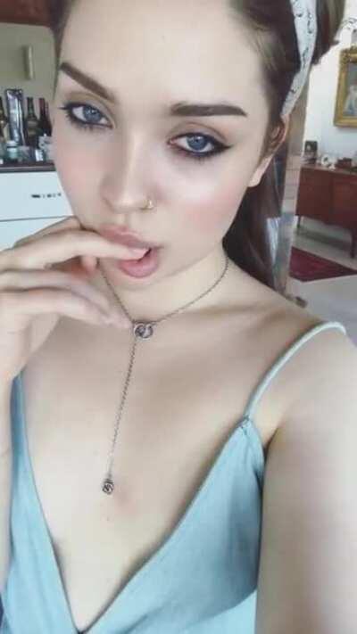 pale kitten 🐱 [oc] [f]