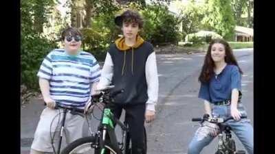 EAT MY SHORTS LOSER 😭😭😭