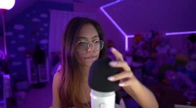 I just know her handjobs feel like heaven 🤤🙏🏽 dam