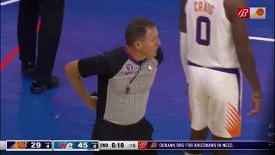 [Highlight]Fan pulls a Larry David on a ref