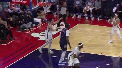 [Highlight] Refs give a tech to someone on the coaching staff for screaming at his own player, but then take it back. Shaq says he hasn't seen it in 30 years.