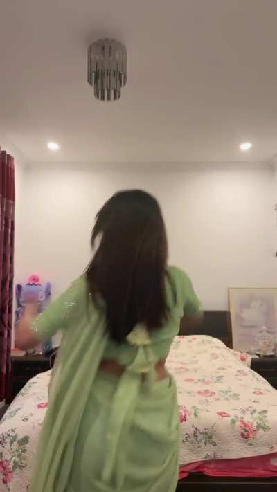 Saree hot girl