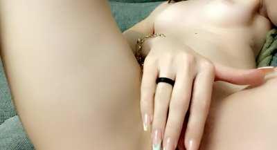 Bored and horny college girl here. whoever likes this will be made so happy! 👻 alexa101212