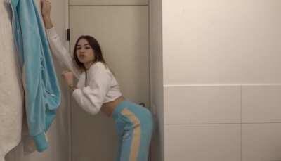 Ich wünschte ich wäre die Wand die Jana Nell antanzt