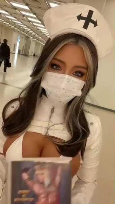 Non's Cosholi selfie video