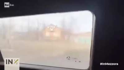 Errore di sistema. La Rai manda in onda un raro reportage dal fronte russo, un civile ucraino sopravvissuto dice 