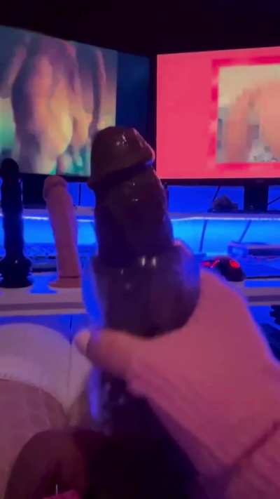 Trying soooooo hard to cum like this. Any tips? :3
