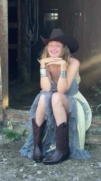 'What’s better than one cover girl?', BTS from Vogue Magazine October Shoot - IG September 2025