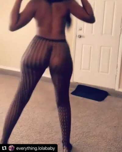 DAMN. Who has the full video🍑🍑🍑