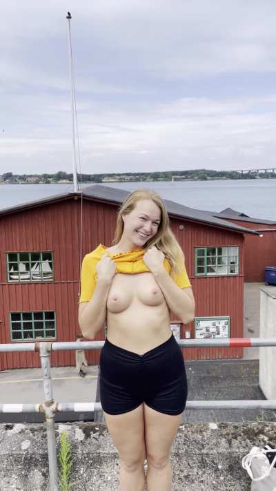 Må jeg være dit sexlegetøj til i aften🙈