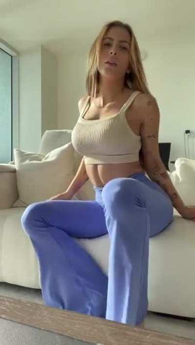 Kenia Gonzalez (@keniamusicr)