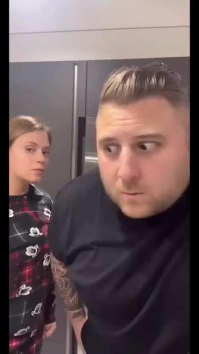 Perverse Haferfotze belÃ¤stigt junge Frau und verwandelt Typen in Pferd