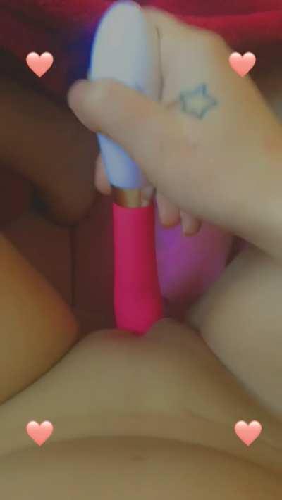 Cum play with me on my onlyfans 😜 🥵