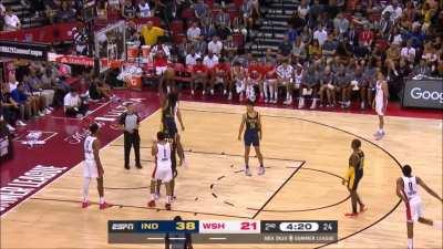 [Highlight] Jarace Walker rebounds his free throw miss and rises for the putback slam!