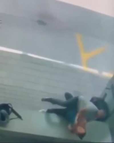 Woman uses basic jiu-jitsu principles to escape a much larger male aggressor's surprise choke and to stop his ground and pound attempts until help arrives