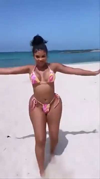 I know you heard that 🍑👏