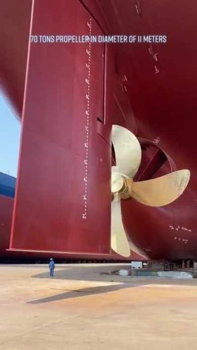 A 70 tons propeller