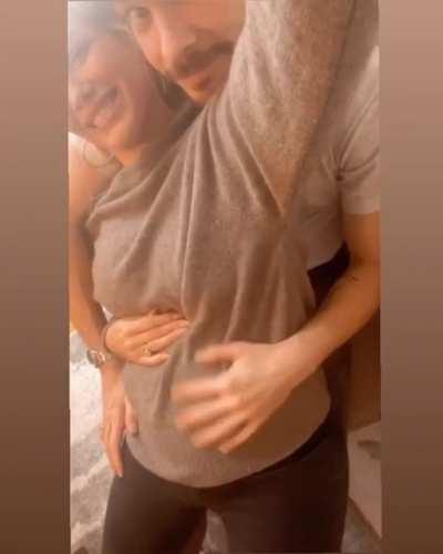 The queen is pregnant again. Congratulations 🍾