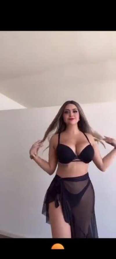 Que rico lo mueve 🤤🤤