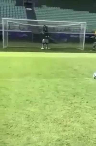 O campo é menor mas O GOL NÃO É MENOR