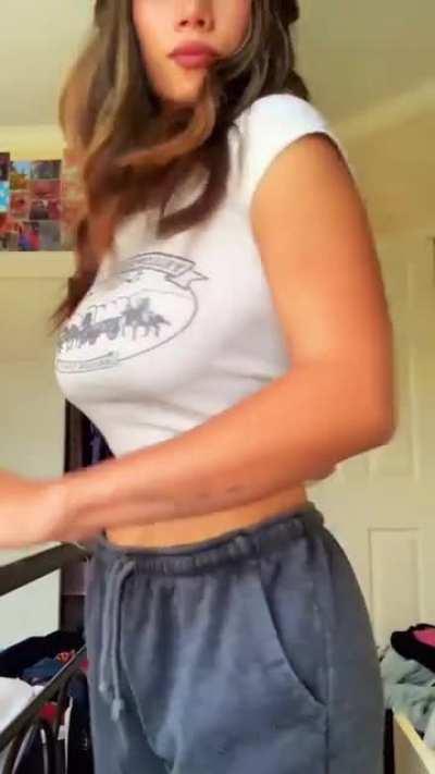 Showing her outfit 1/2