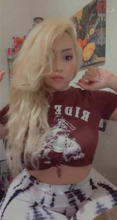 She looking like an absolute snack..