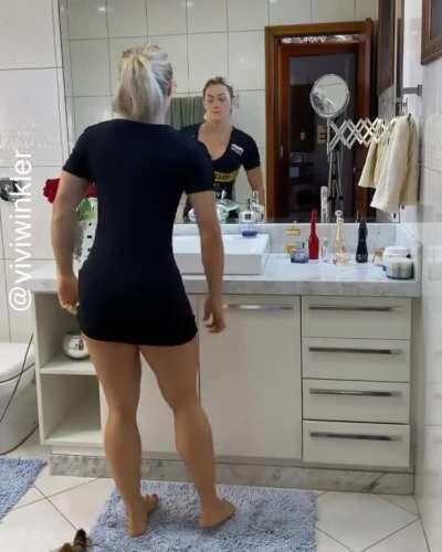 Getting dressed 🤤